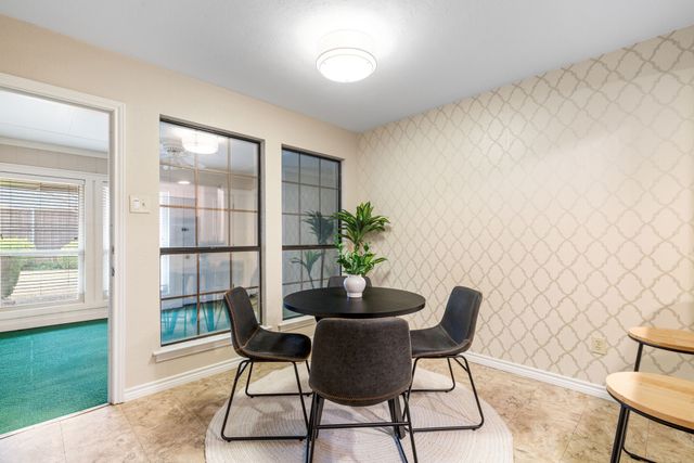 533 Hidden Brooke Drive, Desoto, TX 75115