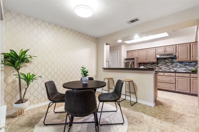 533 Hidden Brooke Drive, Desoto, TX 75115