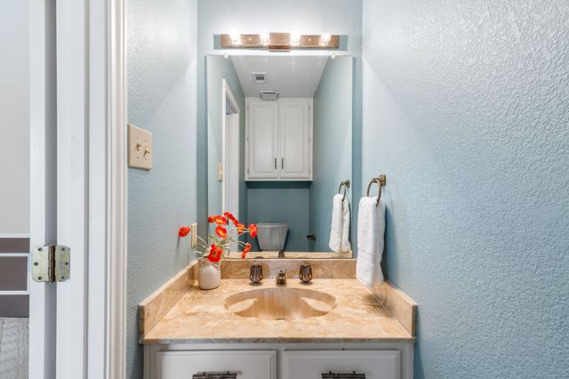 533 Hidden Brooke Drive, Desoto, TX 75115