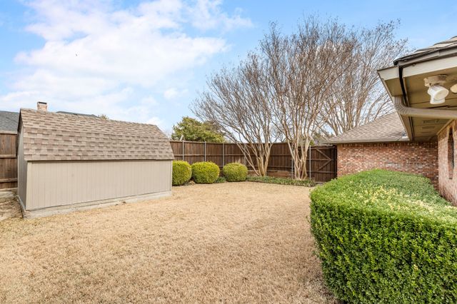 533 Hidden Brooke Drive, Desoto, TX 75115