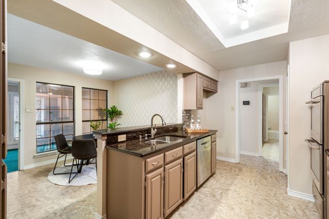 533 Hidden Brooke Drive, Desoto, TX 75115