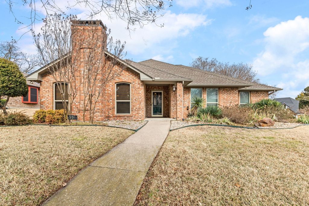 533 Hidden Brooke Drive, Desoto, TX 75115