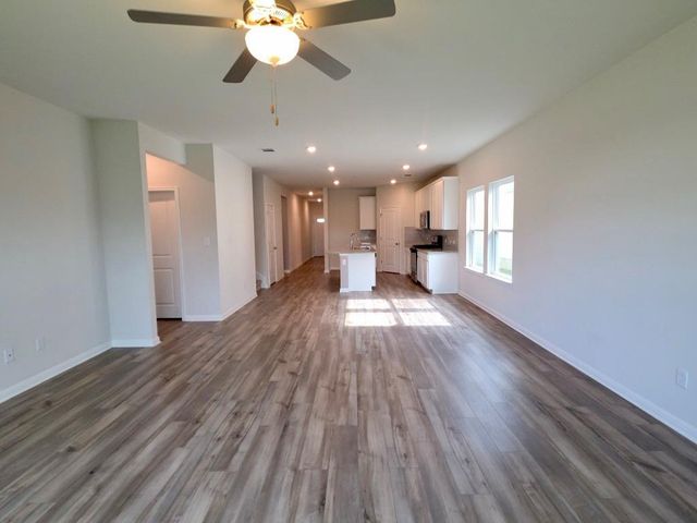 110 Grapefruit RD, Hutto, TX 78634