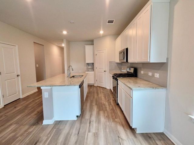 110 Grapefruit RD, Hutto, TX 78634