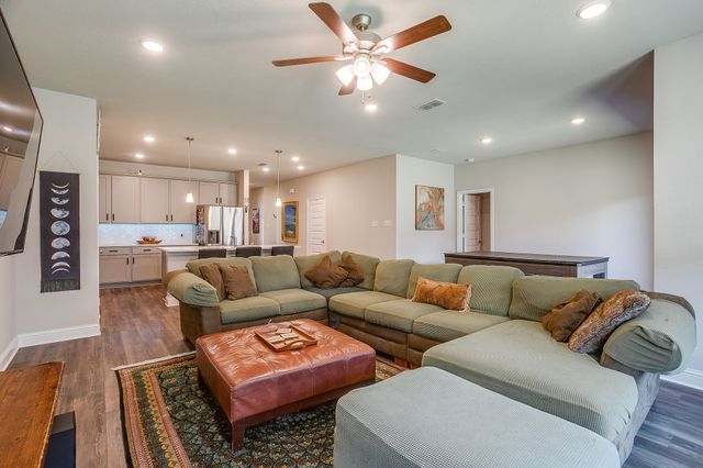 8225 Manx Point, Godley, TX 76044