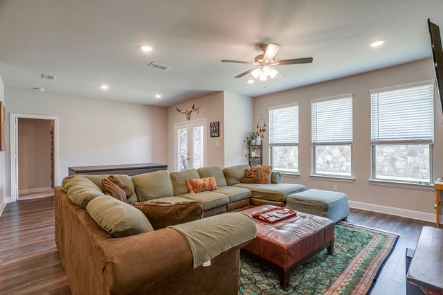 8225 Manx Point, Godley, TX 76044