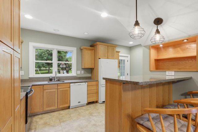 1020 S Marshall Avenue, Marshall, MI 49068