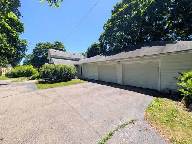 1020 S Marshall Avenue, Marshall, MI 49068