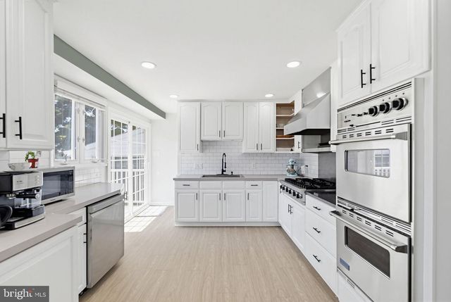 302 W HENRY ST, Palmyra, NJ 08065