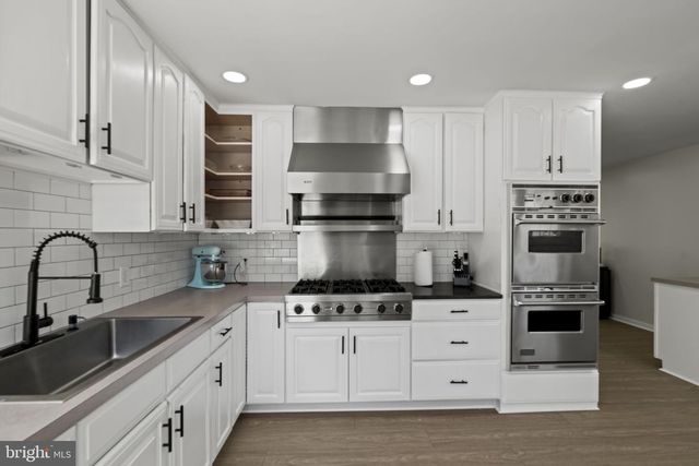 302 W HENRY ST, Palmyra, NJ 08065