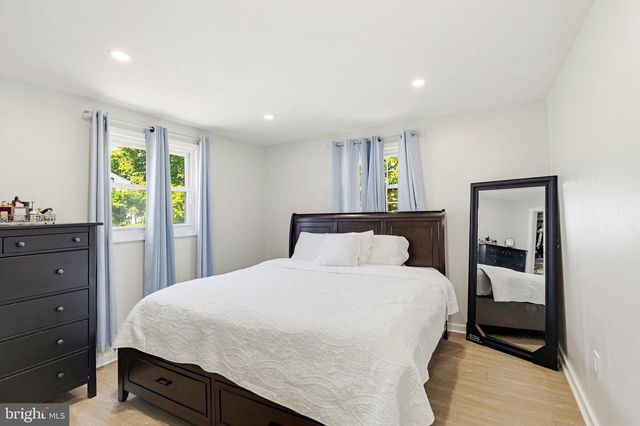 302 W HENRY ST, Palmyra, NJ 08065