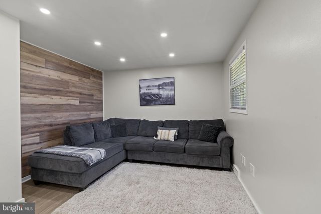 302 W HENRY ST, Palmyra, NJ 08065