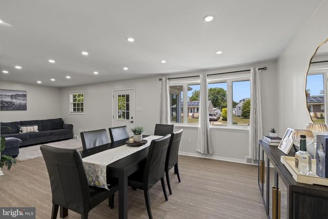 302 W HENRY ST, Palmyra, NJ 08065