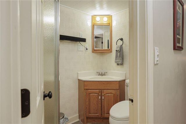 206 Lake Viking Terrace, Gallatin, MO 64640