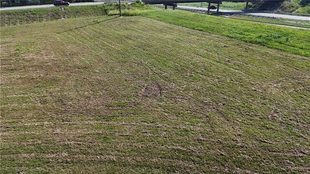 2704 N Woodbine Road, St Joseph, MO 64506