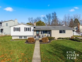 1250 Walwood Drive NE, Grand Rapids, MI 49505