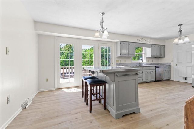 716 Debra LN, Salem, VA 24153