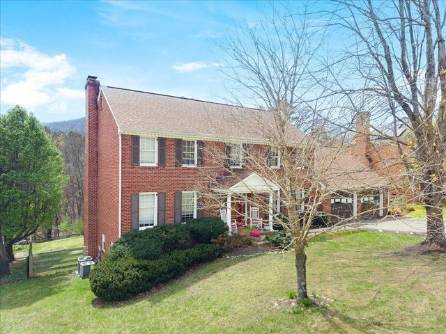 716 Debra LN, Salem, VA 24153