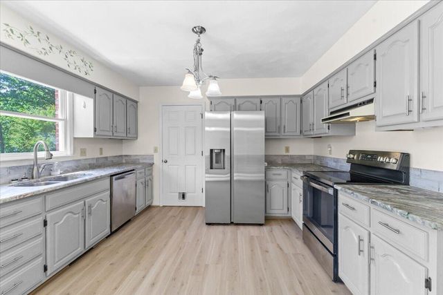 716 Debra LN, Salem, VA 24153