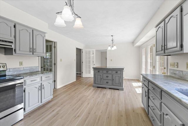 716 Debra LN, Salem, VA 24153