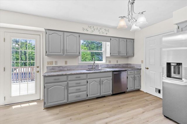 716 Debra LN, Salem, VA 24153