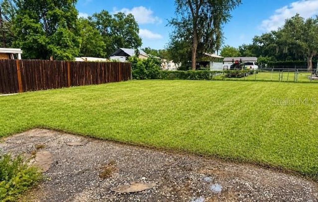 Image 6 of property listing at 2331 NANSEN AVENUE, Orlando, FL 32817