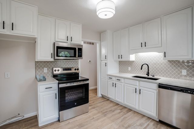 805 N Colorado St, Wichita, KS 67212