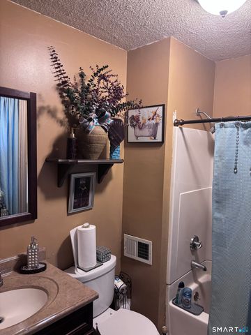 26 Newton Street, Hamden, CT 06514