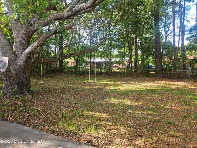 2012 Woodbury Road, Gautier, MS 39553