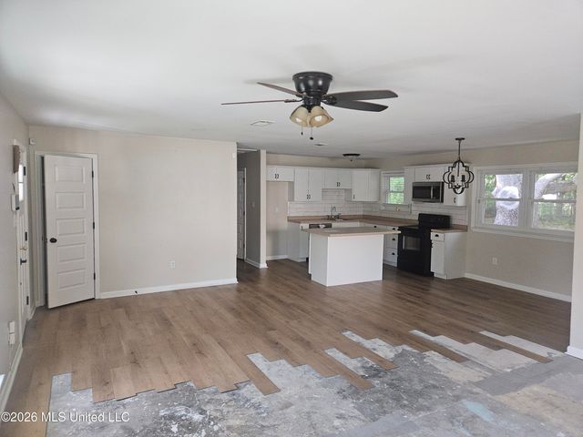 2012 Woodbury Road, Gautier, MS 39553