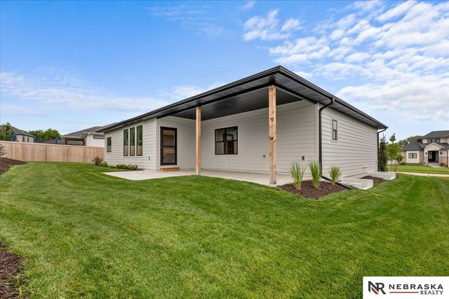 8825 Ranch Gate Road, Lincoln, NE 68520