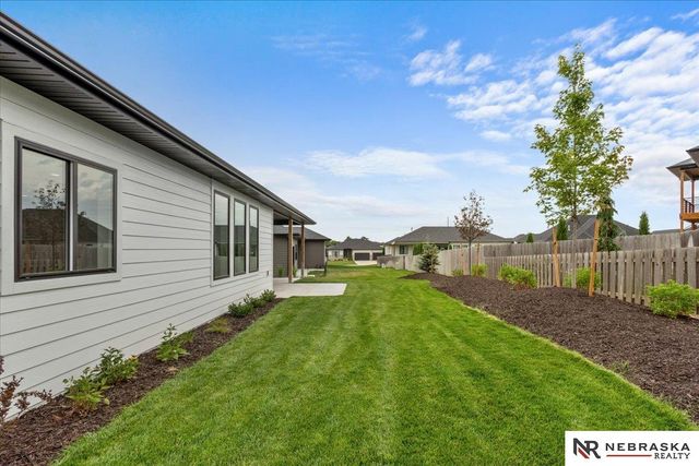 8825 Ranch Gate Road, Lincoln, NE 68520