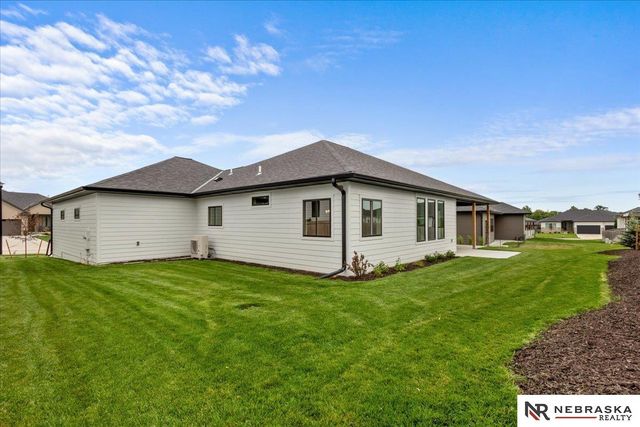 8825 Ranch Gate Road, Lincoln, NE 68520
