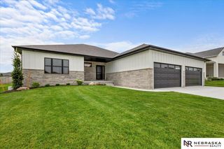 8825 Ranch Gate Road, Lincoln, NE 68520