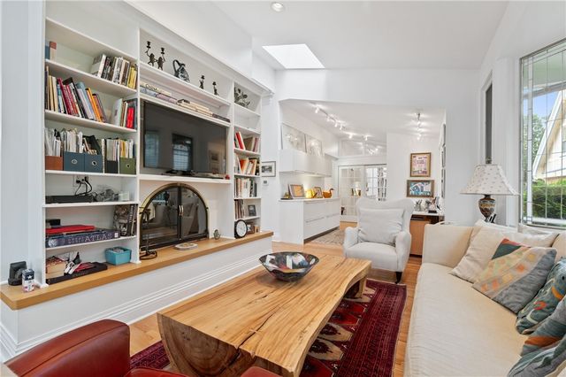 123 Woodland Rd, Squirrel Hill, PA 15232