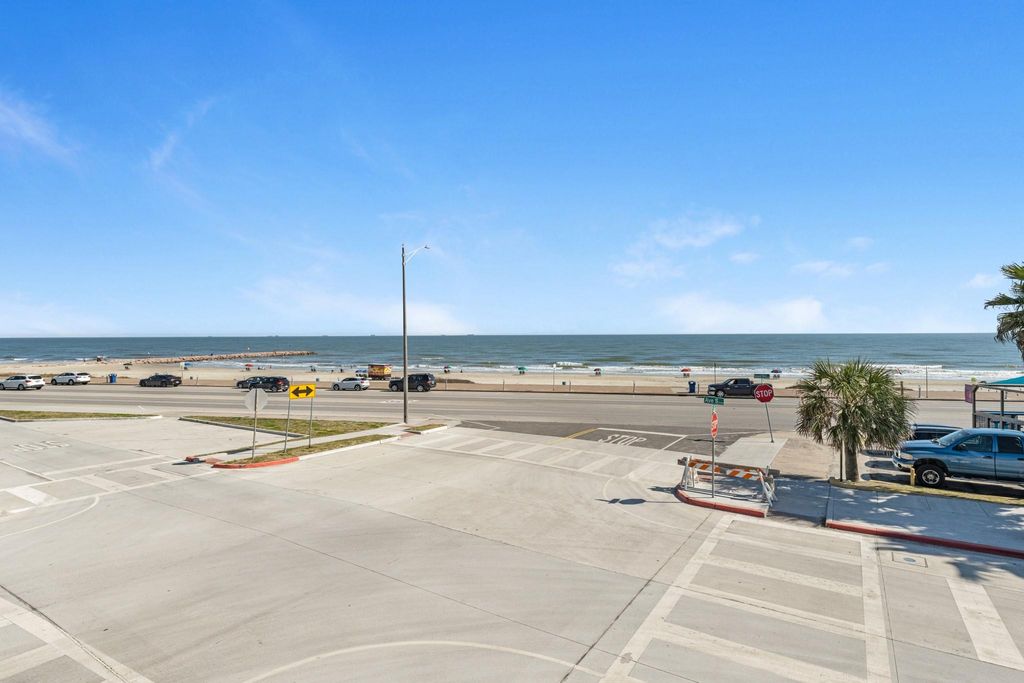 3102 Avenue S, Galveston, TX 77550