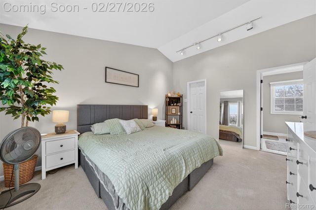 801 Linden Way, Auburn Hills, MI 48326