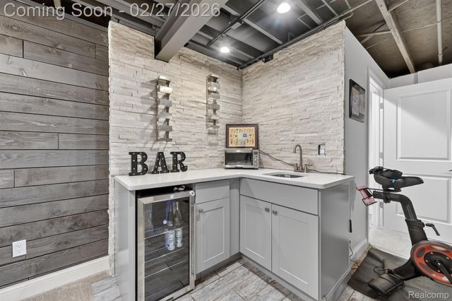 801 Linden Way, Auburn Hills, MI 48326