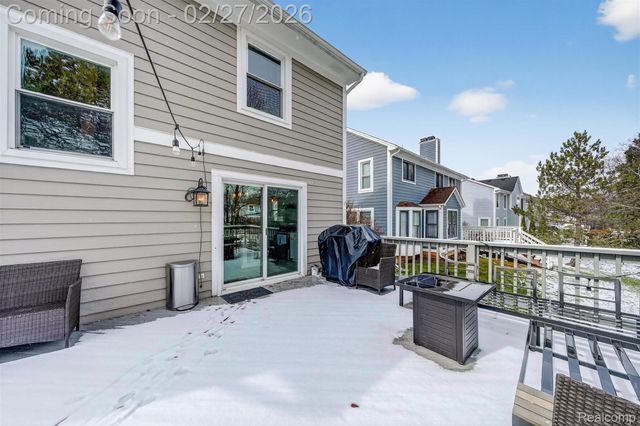 801 Linden Way, Auburn Hills, MI 48326