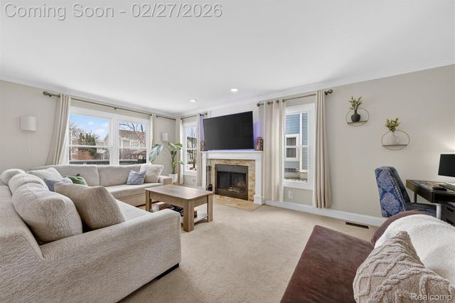 801 Linden Way, Auburn Hills, MI 48326