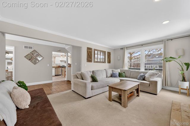 801 Linden Way, Auburn Hills, MI 48326