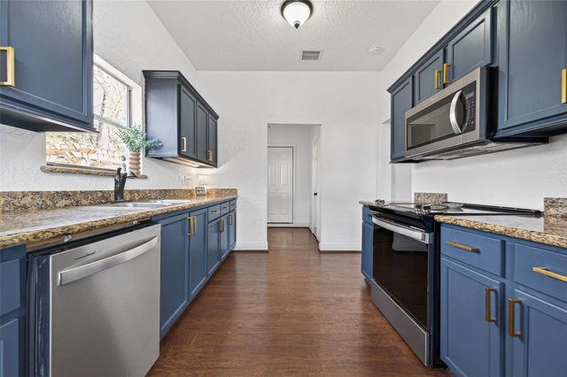 214 Texas Street, Tomball, TX 77375