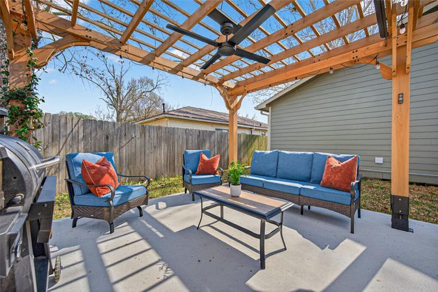 214 Texas Street, Tomball, TX 77375