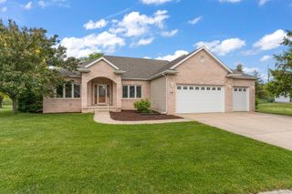 256 Pineview Lane, Valparaiso, IN 46383