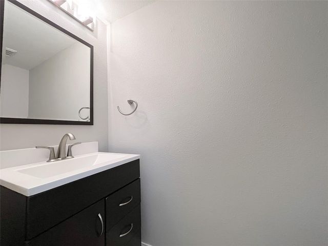 1801 Stoney Brook Drive 106, Houston, TX 77063