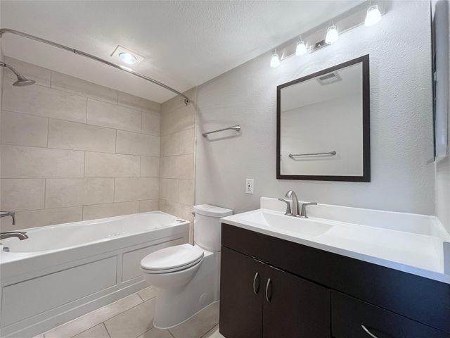 1801 Stoney Brook Drive 106, Houston, TX 77063