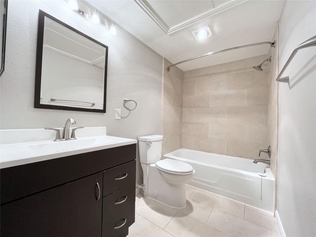 1801 Stoney Brook Drive 106, Houston, TX 77063