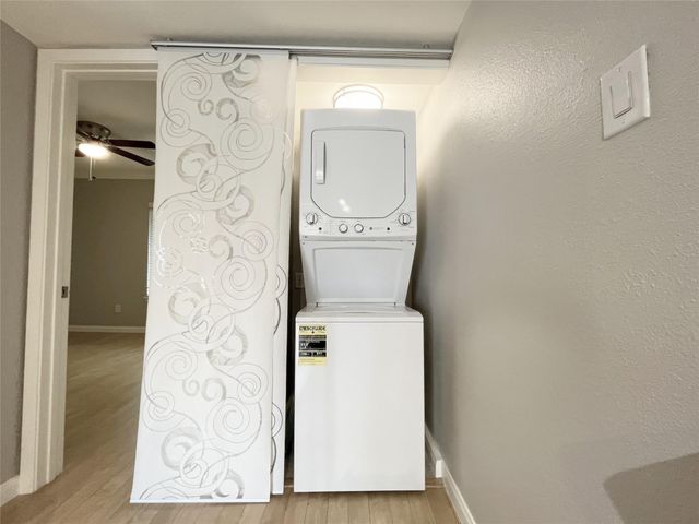 1801 Stoney Brook Drive 106, Houston, TX 77063