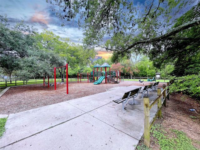 1801 Stoney Brook Drive 106, Houston, TX 77063