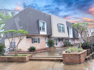 1801 Stoney Brook Drive 106, Houston, TX 77063